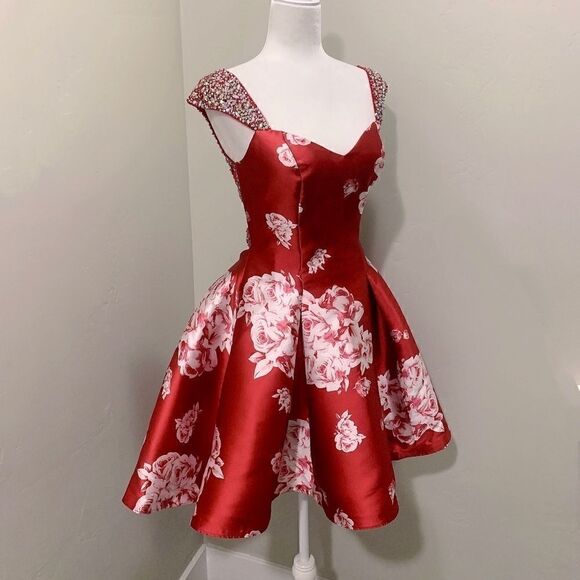 Burgundy Floral-Print Cap Sleeve With Crystal beading, Cocktail Party Dress - Picture 3 of 12